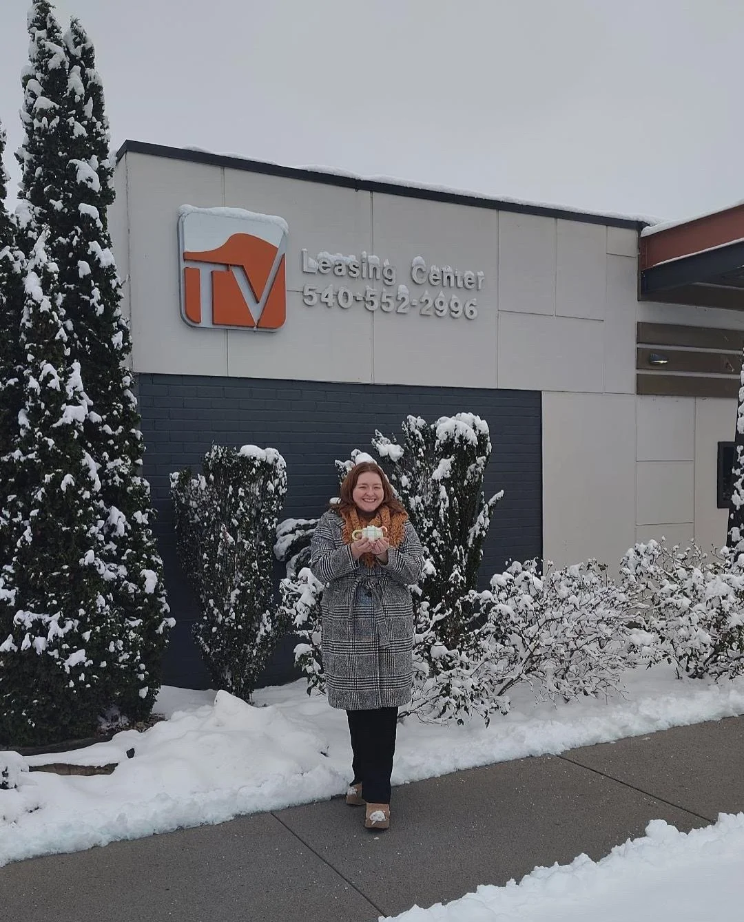 Happy First Snow Day of the Season! 
AND it&rsquo;s Hot Cocoa Bar day! Brave the cold and by the office from 1-6pm to serve up some joy in a mug with our homemade gourmet hot cocoa ☕️

Perfect for a post snowball fight pick-me-up ❄️

#snowday #hotcoc