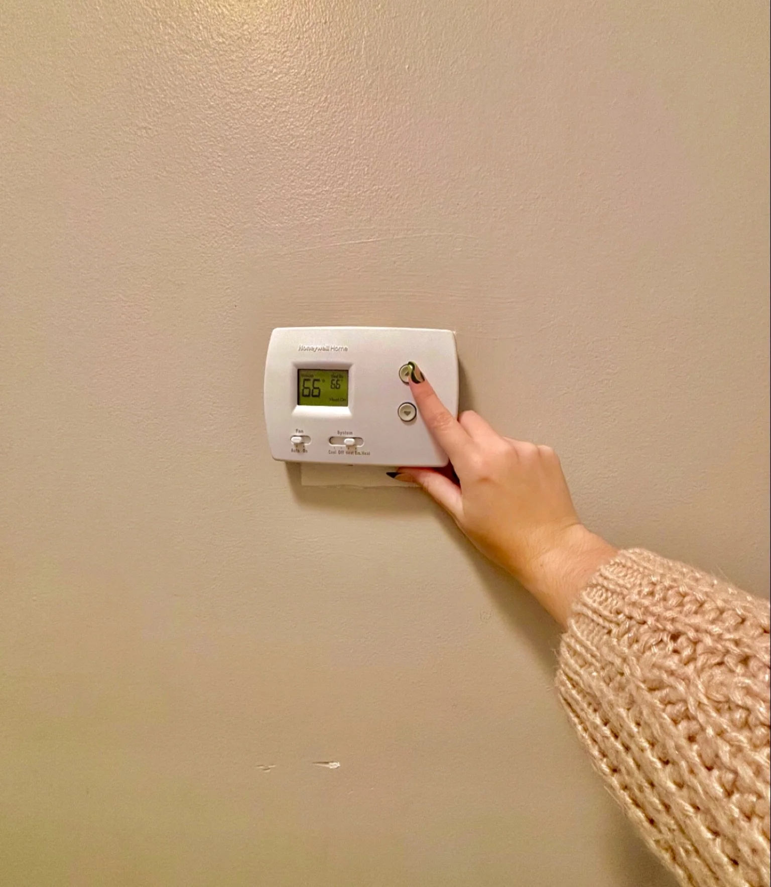 ❄️It&rsquo;s cold outside!❄️

Here are some important tips and tricks to keep your home comfortable and to keep water pipes in good shape:

-Keep the heat on at least 65 degrees at all times 🌡️
-Close your doors and windows all the way to ensure the