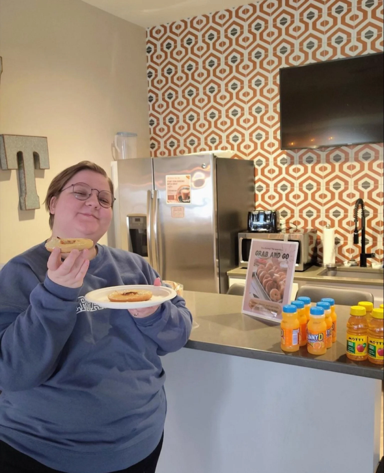 Happy National Bagel Day! 🥯
Treat yo&rsquo; self to some grab and go bagels at the office while supplies last ✨

We&rsquo;ll see you there!

#Terraceviewapartments #nationalbagelday #yumtogo #treatyoself #weloveourresidents❤️