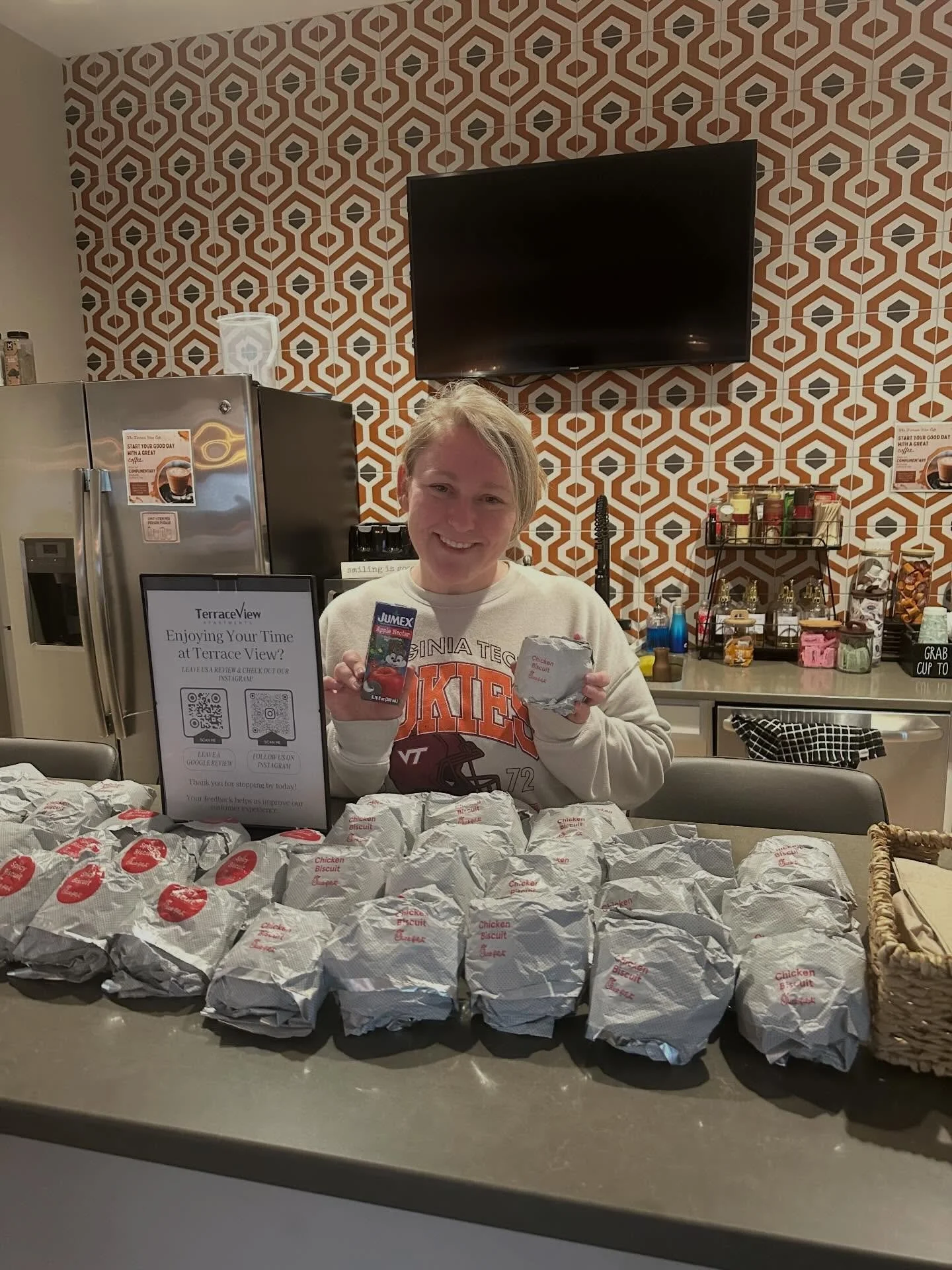 Who doesn&rsquo;t love FREE delicious breakfast to go!? 😍

Start your Monday off right! 🤩 
Stop by the leasing office from 10-12pm* to grab your free Chick Fil A breakfast sandwich! 🍗

*Limited amount- while supplies last!
.
.
.
.
.
#chickfila #te