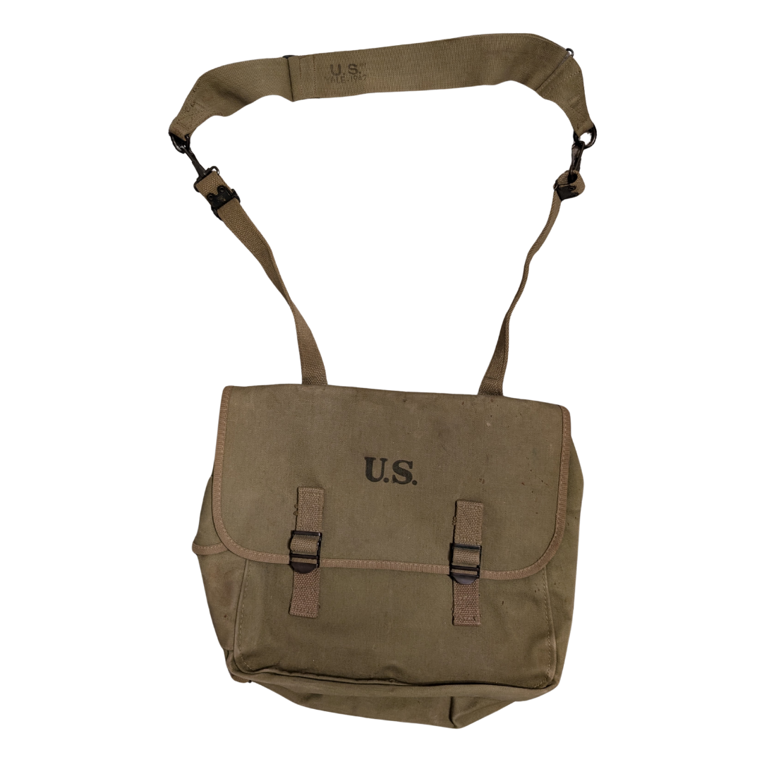 WWII M1936 Musette Bag.png