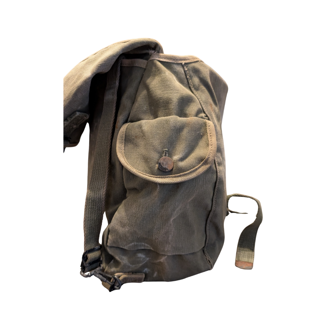 WWII M1936 Musette Bag 3.png