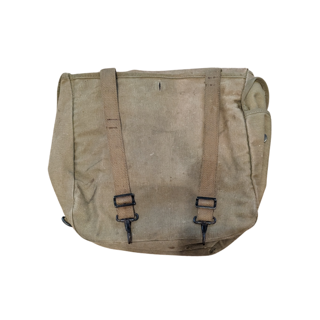 WWII M1936 Musette Bag 1.png