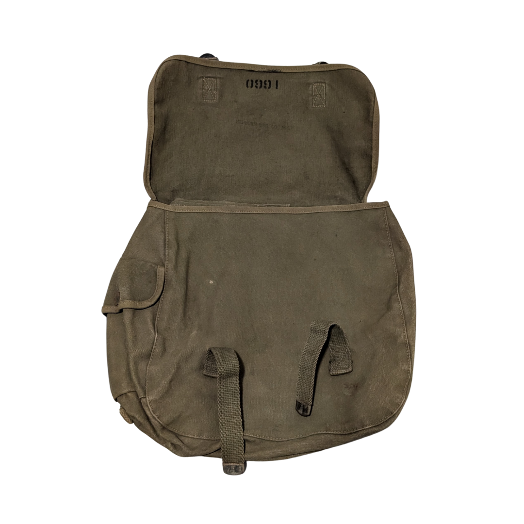 Original U.S. WWII M1936 Musette Bag Front.png