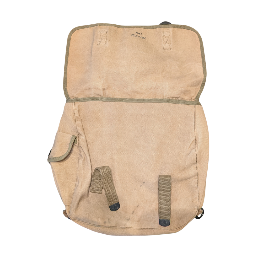 WWII M1936 Musette Bag 2.png