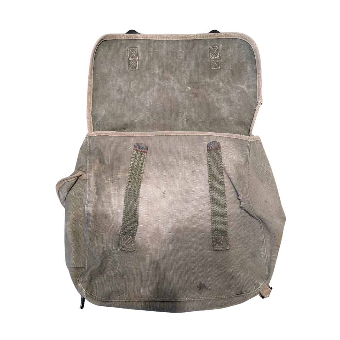 WWII M1936 Musette Bag 2.png