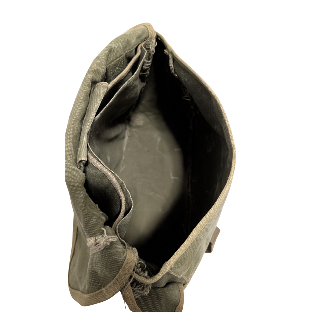 Original U.S. WWII M1936 Musette Bag Inside.png