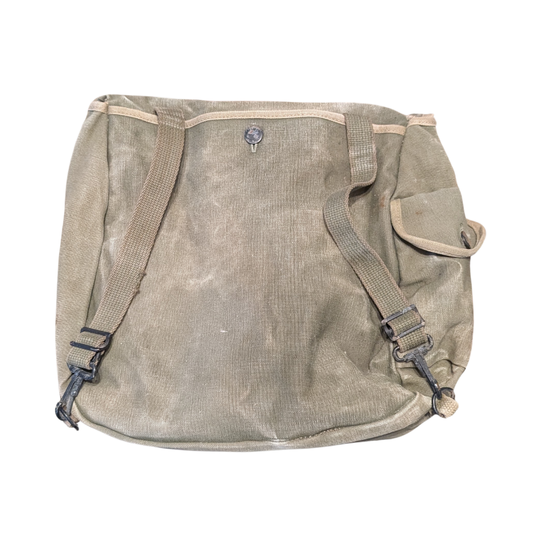 WWII M1936 Musette Bag 1.png