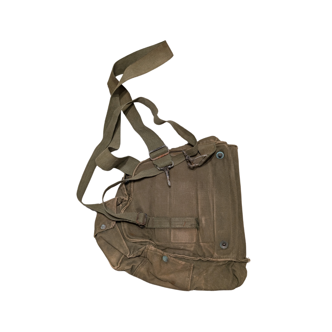 M17 Gas Mask Bag 1.png