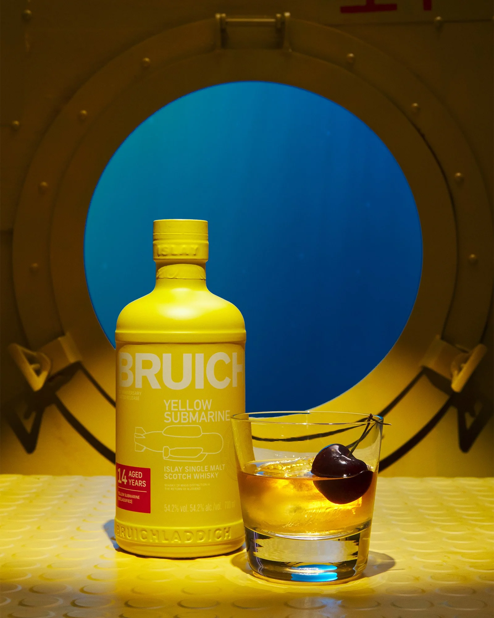 plinth-studio-whisky-submarine-cocktail-product-photography.jpg