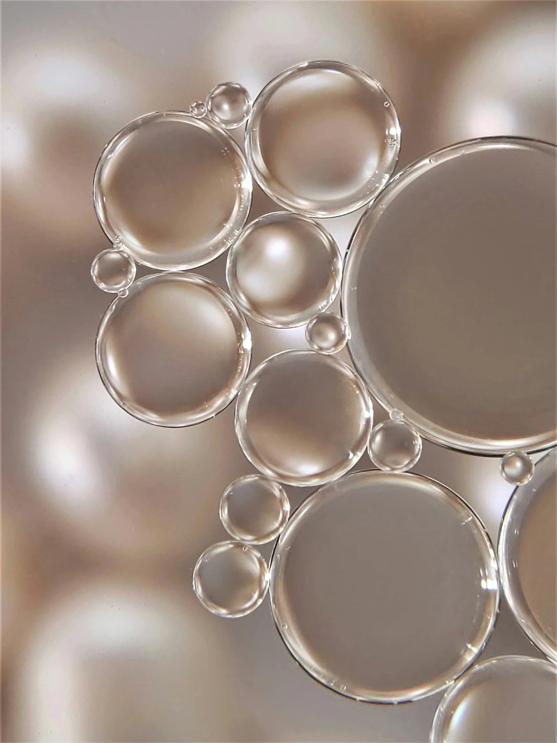 hyaluronic acid close-up photo, water-like round molecules