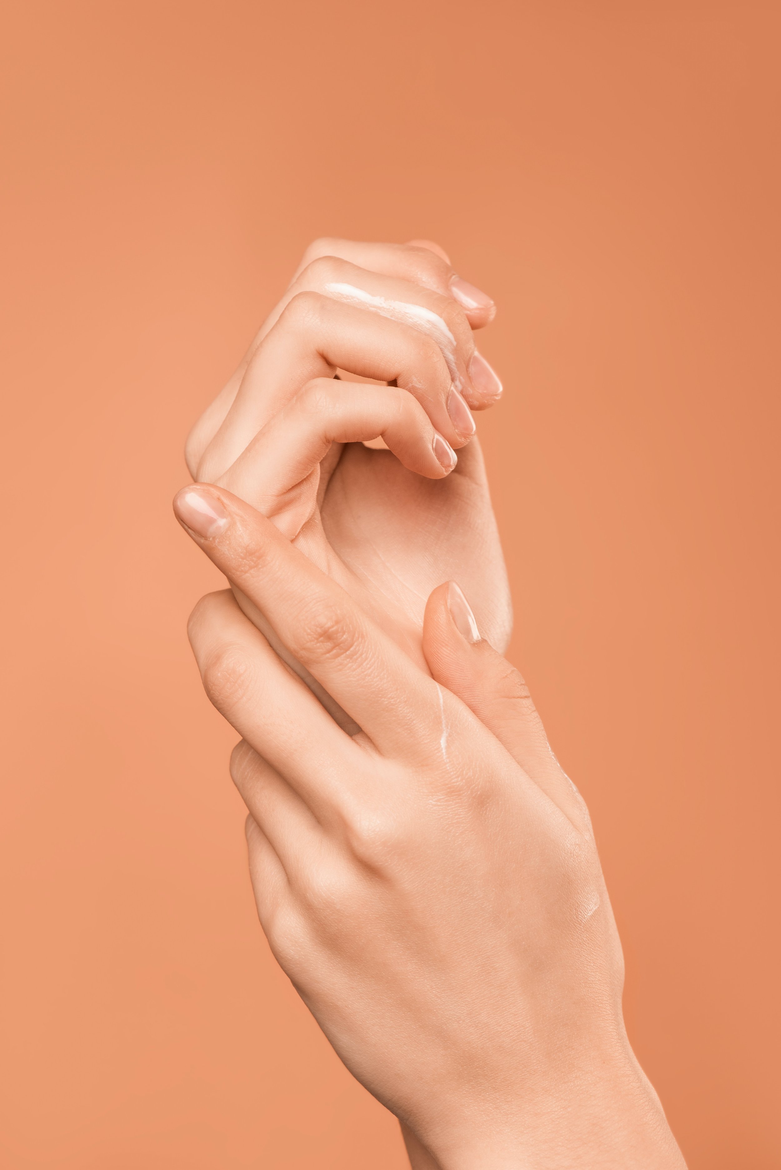 apply moisturizer to hands