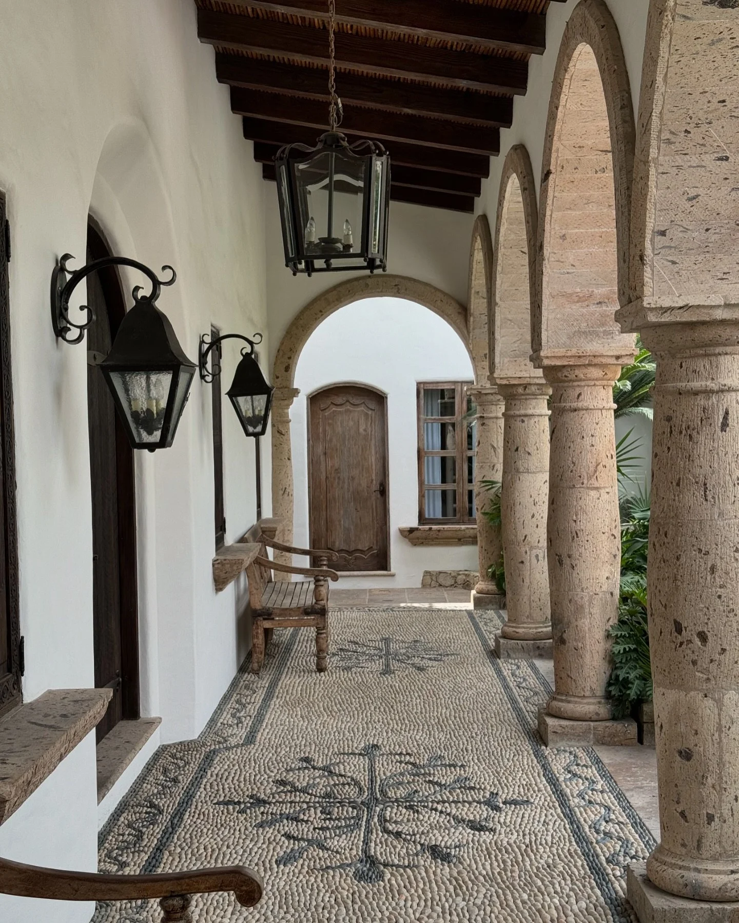 Step into timeless elegance at Casa Encanto. ✨🌴

#casaencanto #sanjosedelcabo #luxuryvillarental #vacationrental #beachfrontvilla