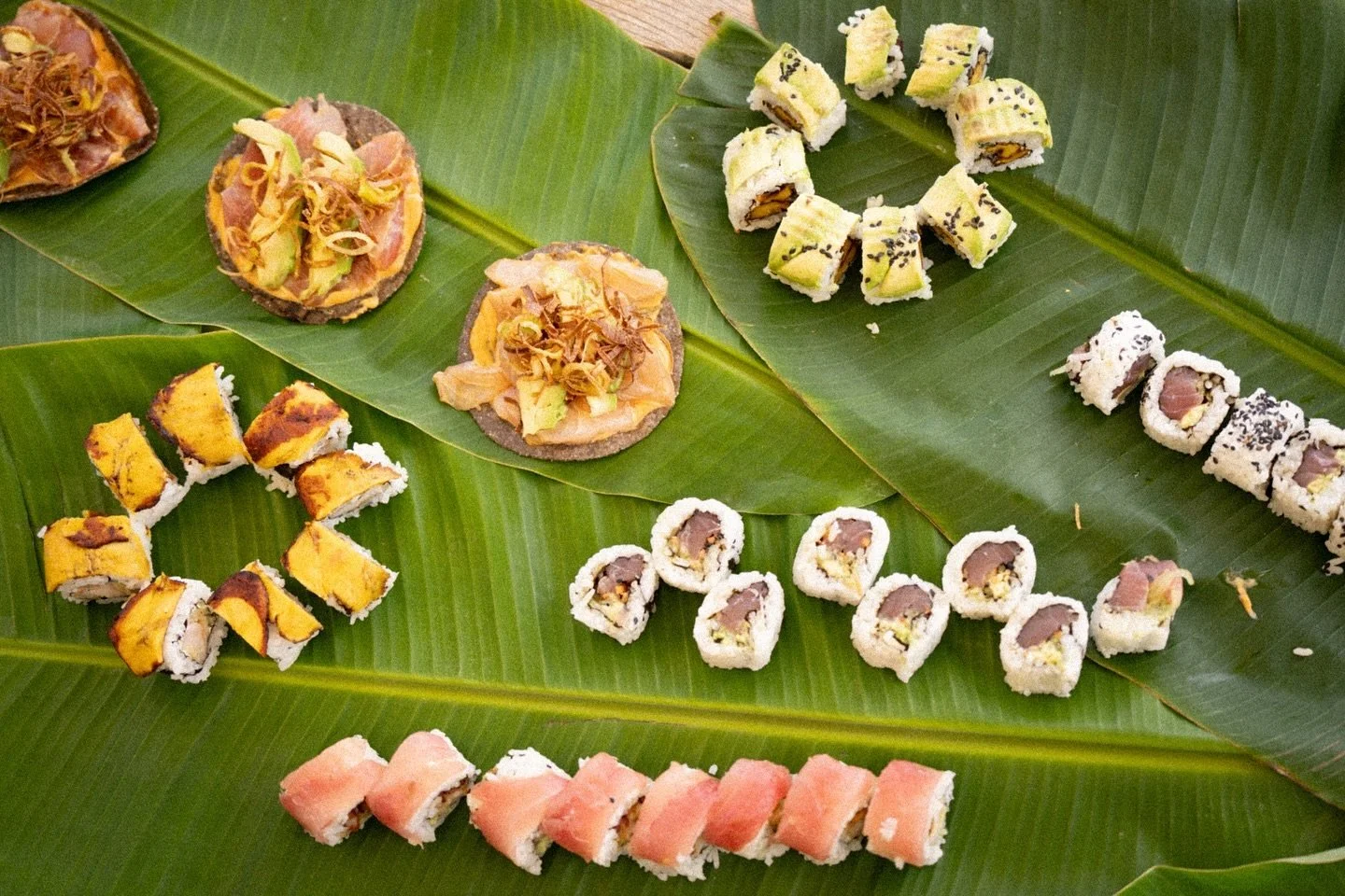 Elevate your midday meal with sushi by Chef Antonio. 🍣🌿 At Casa Encanto, lunch isn&rsquo;t just a break&mdash;it&rsquo;s an experience.

#casaencanto #sanjosedelcabo #luxuryvillarental #gourmetlunch #beachfrontvilla