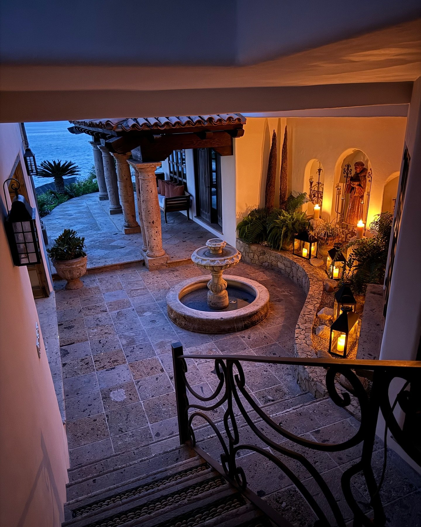 Early mornings at Casa Encanto 🌅🌊

Awake to serene views &amp; the gentle sound of waves. Start planning your stay via the link in our bio.

#casaencanto #sanjosedelcabo #luxuryvillarental #vacationrental #beachfrontvilla