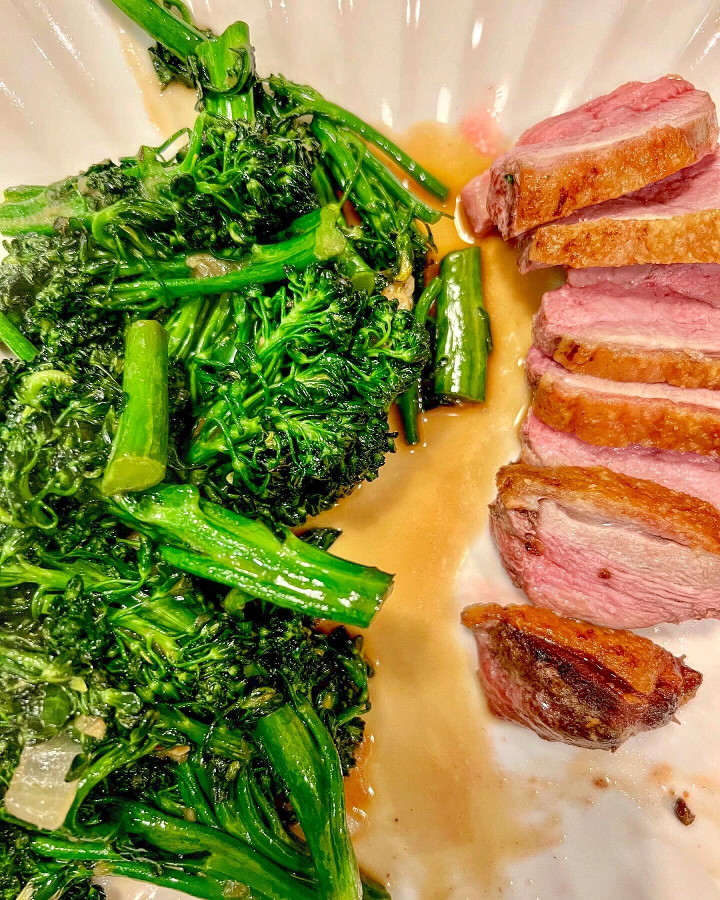 Kate doesn&rsquo;t like duck so when she was skiing I made a simple plate of roasted duck breast with broccoli cooked with garlic, duck fat, soy and oyster sauce. #duck #roasting #cookingforone #globalpantrycookbook