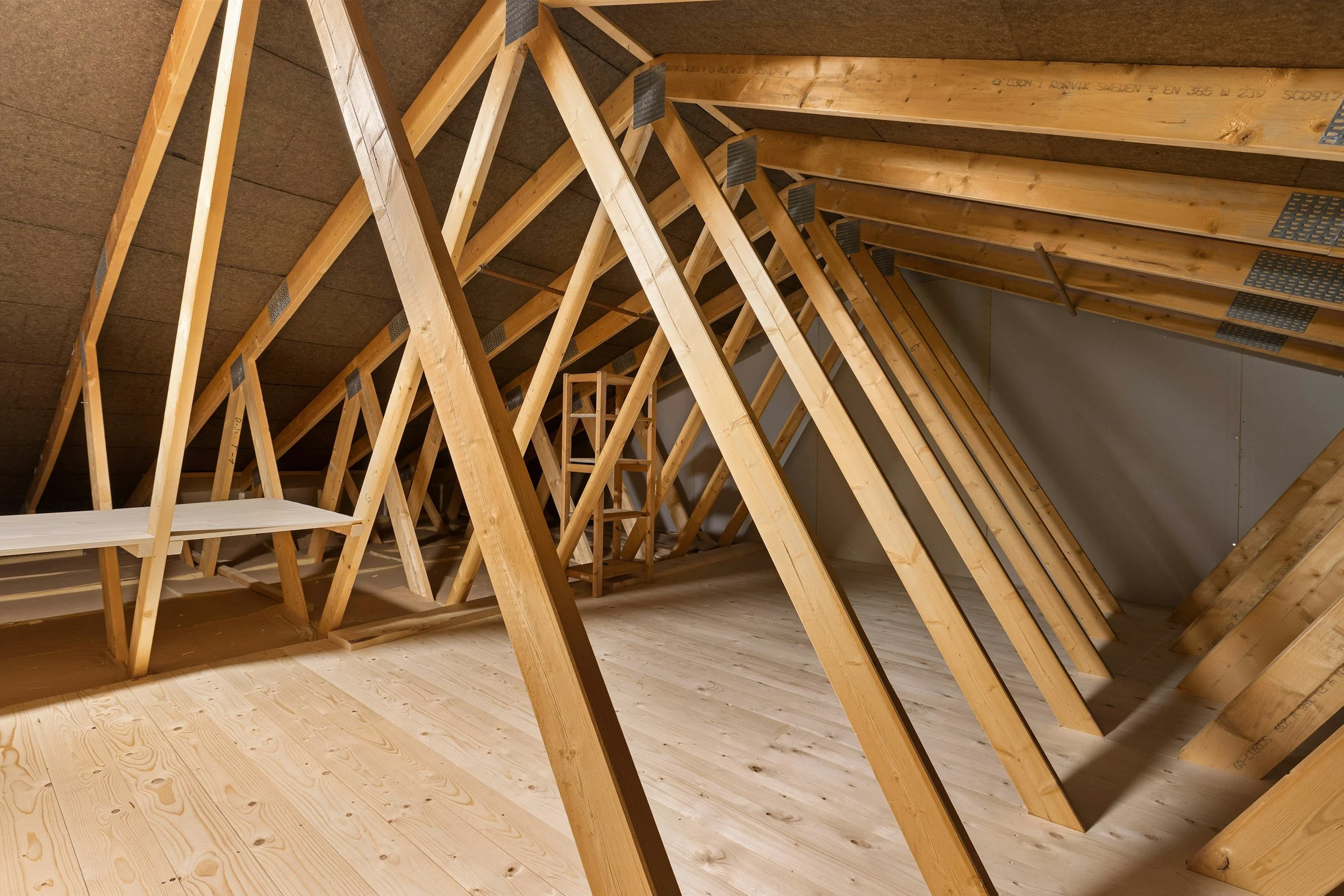 how proper attic insulation and ventilation improve roof performance in Florida?