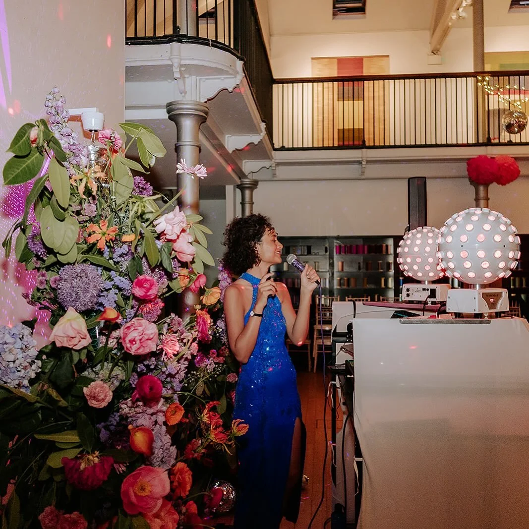 First dance FAQ! 💖 I&rsquo;m asked a lot by upcoming newlyweds what song would work best for their first dance&hellip; The answer is ANYTHING! It doesn&rsquo;t even need to be a slow song! As long as the song has a meaning to you as a couple 🫶🏽 or