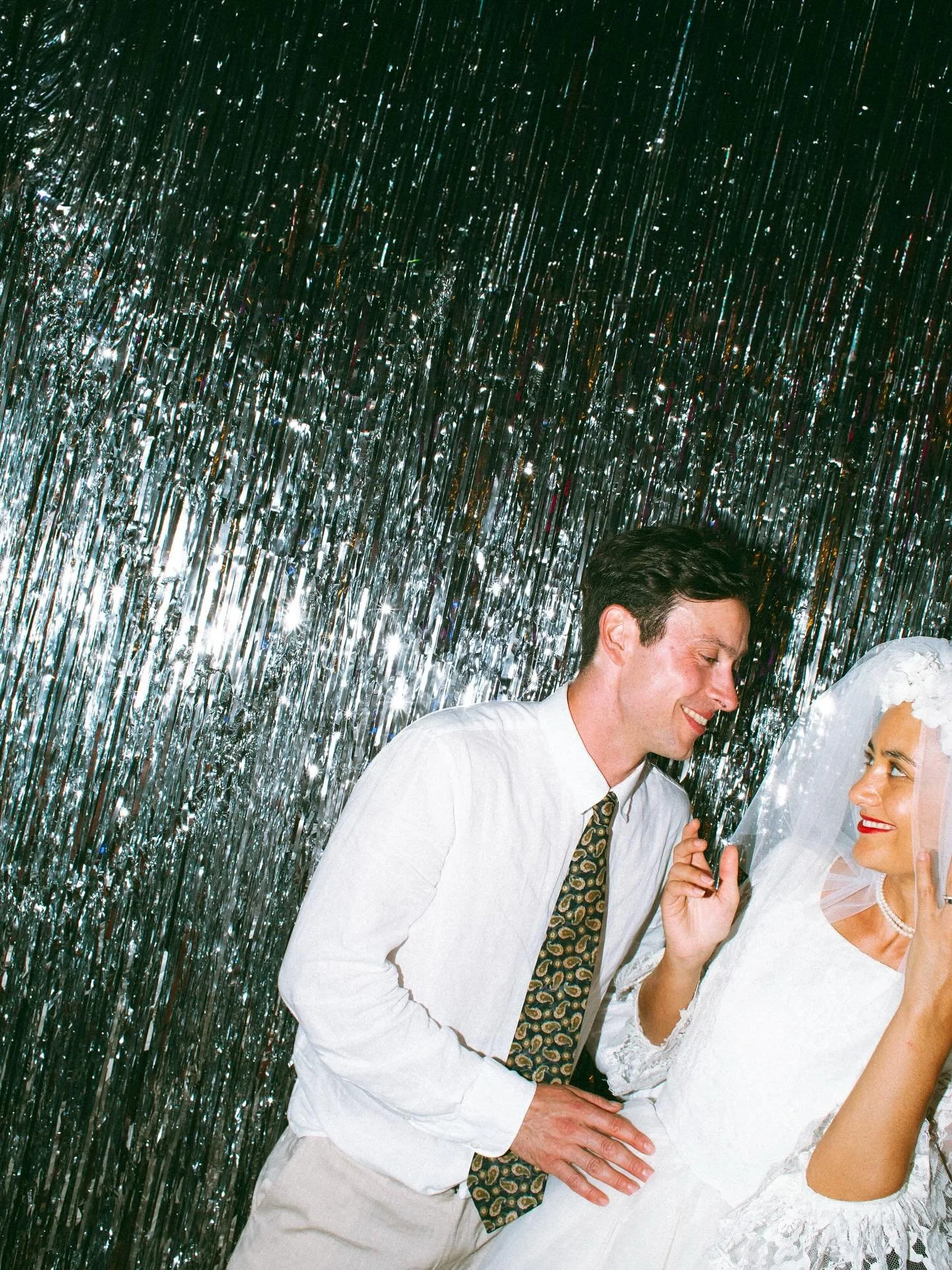 @dogslookingoutofwindows 💕