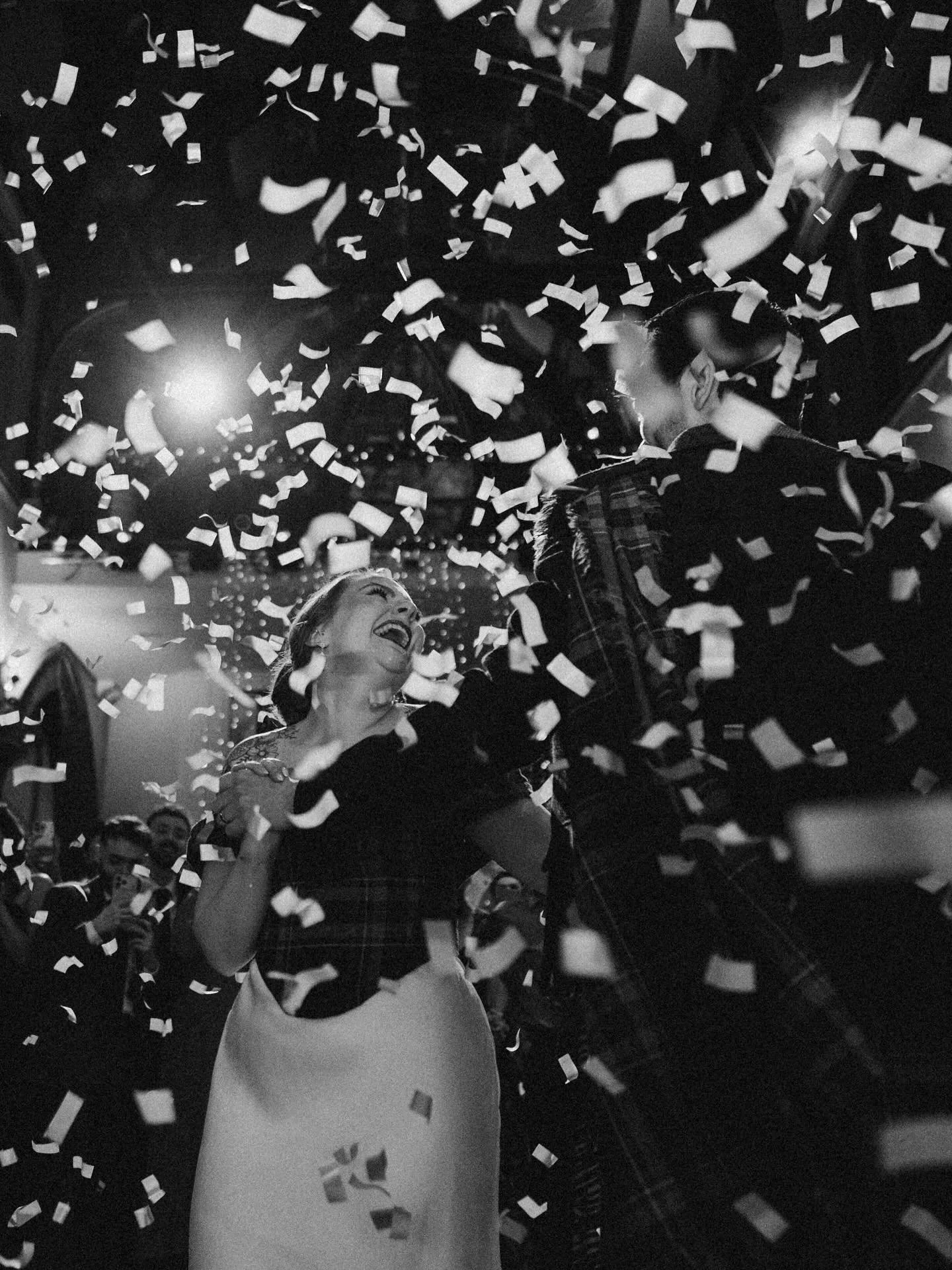 A reminder that confetti during your first dance makes the best photos! 🎊🎊🎊🎊 I had the pleasure of looking through James &amp; Robyn&rsquo;s wedding photos &amp; WOW! What a joyous day. Thank you @brassmonkeysglasgow2 for warming up the dance flo