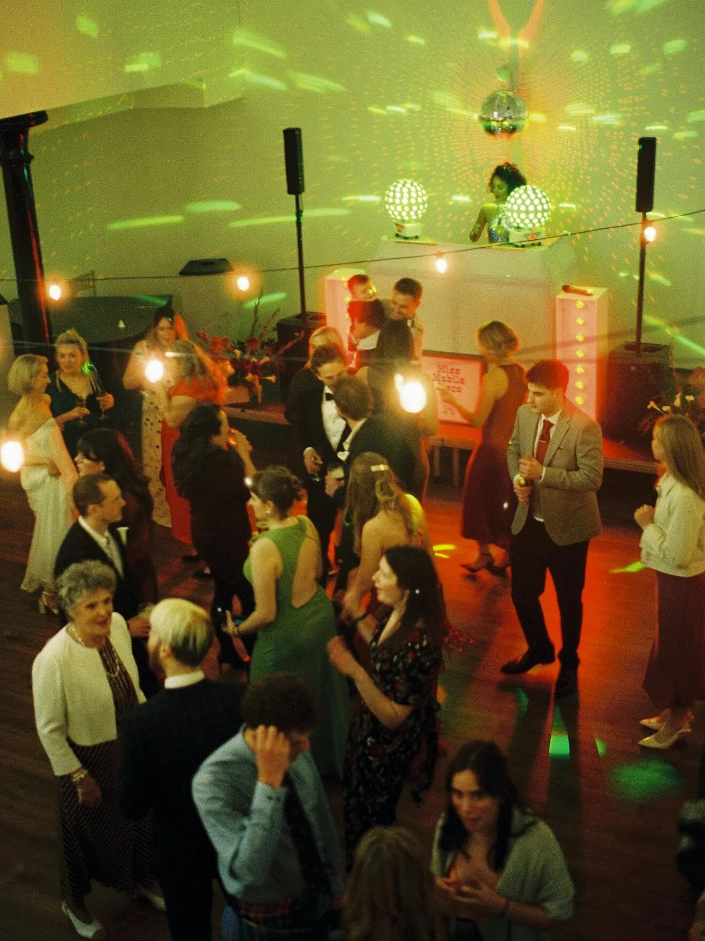 Birds eye dance floor from a great wedding last year! 💃🏻

Photo by @charlottemackephotography