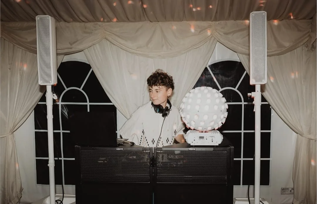 Tami in the wedding groove! @tamboi__ 🤍

@adamlutophotography