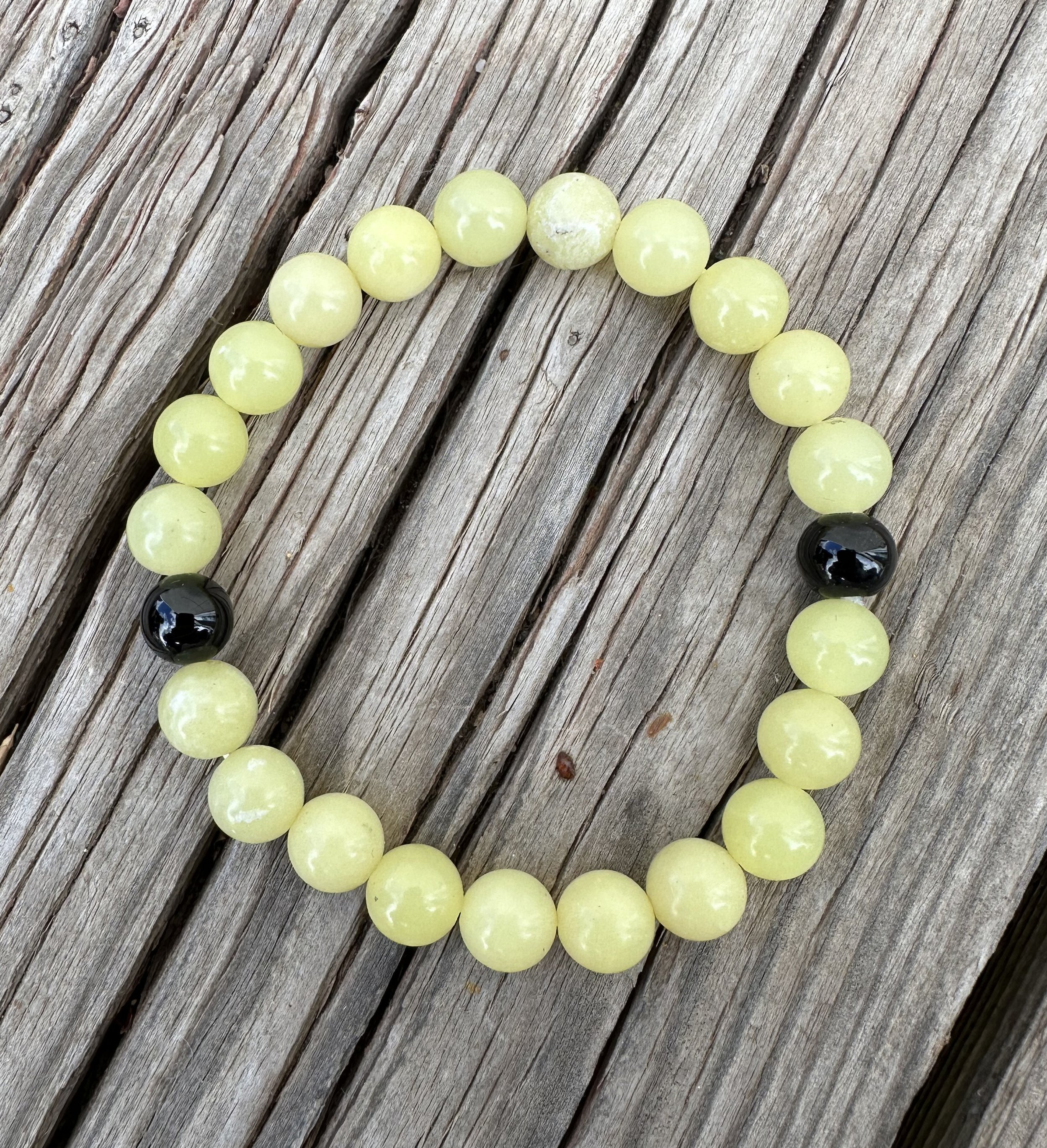 dyed quartz_onyx beaded bracelet1.jpeg