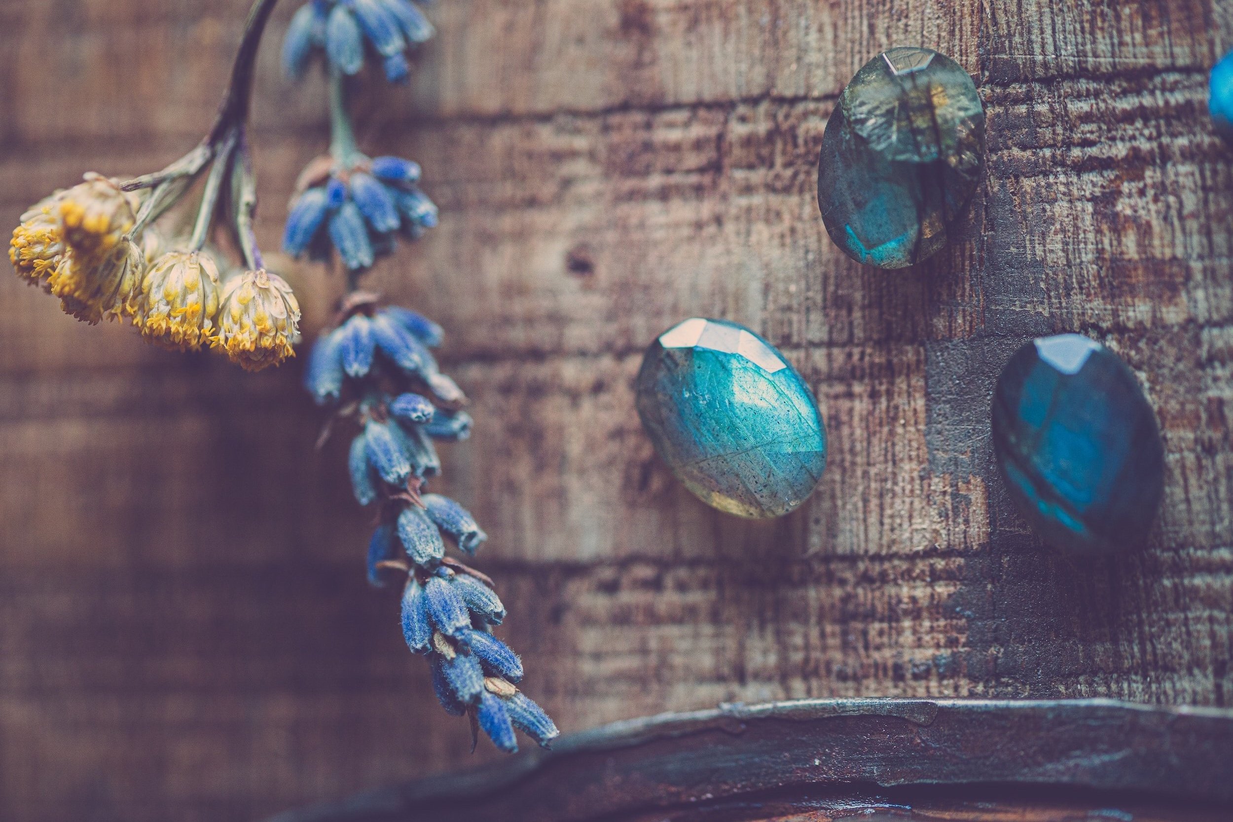 The Allure of Labradorite: Embracing Nature’s Magic in Jewelry Design