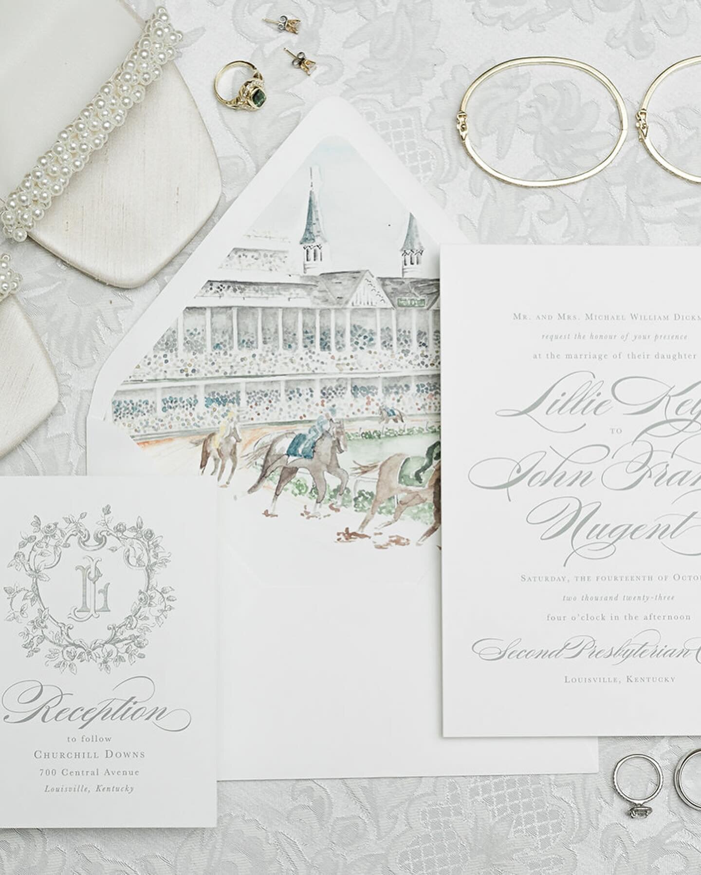 We&rsquo;re obsessed with Lillie and Jack&rsquo;s Churchill Downs wedding invitation. With the 150th Kentucky Derby coming up we had to show these off. Bravo @empressstationery 👏
@katephelpsphotography 
@lillie_nugent