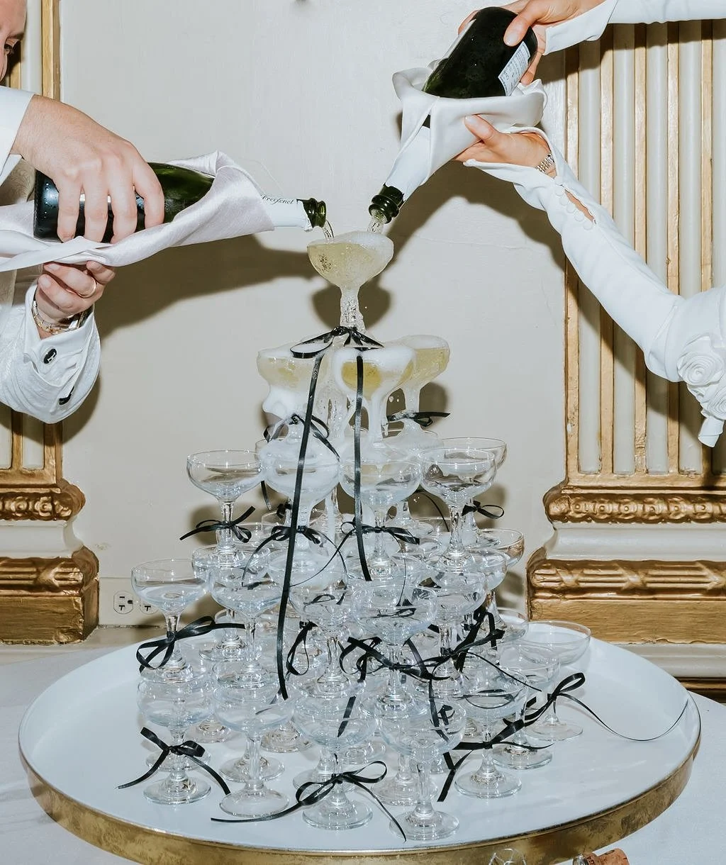 Goal: get invited to a New Year&rsquo;s Eve Wedding. These two three the best party ever 🍾🪩

@anna_may_photography 
@namaste_mel 
@brownhotel 
@jamiefairmanfloraldesign 
@efficient_light