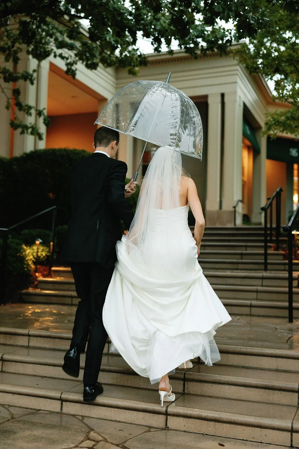What Happens If It Rains on Your Wedding Day in Louisville?