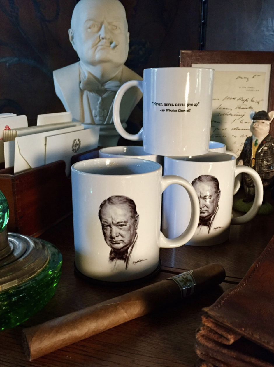 Mug à Café Churchill England - Couleur Rose - Occasion En Bon état (fait Au Royaume-Uni)