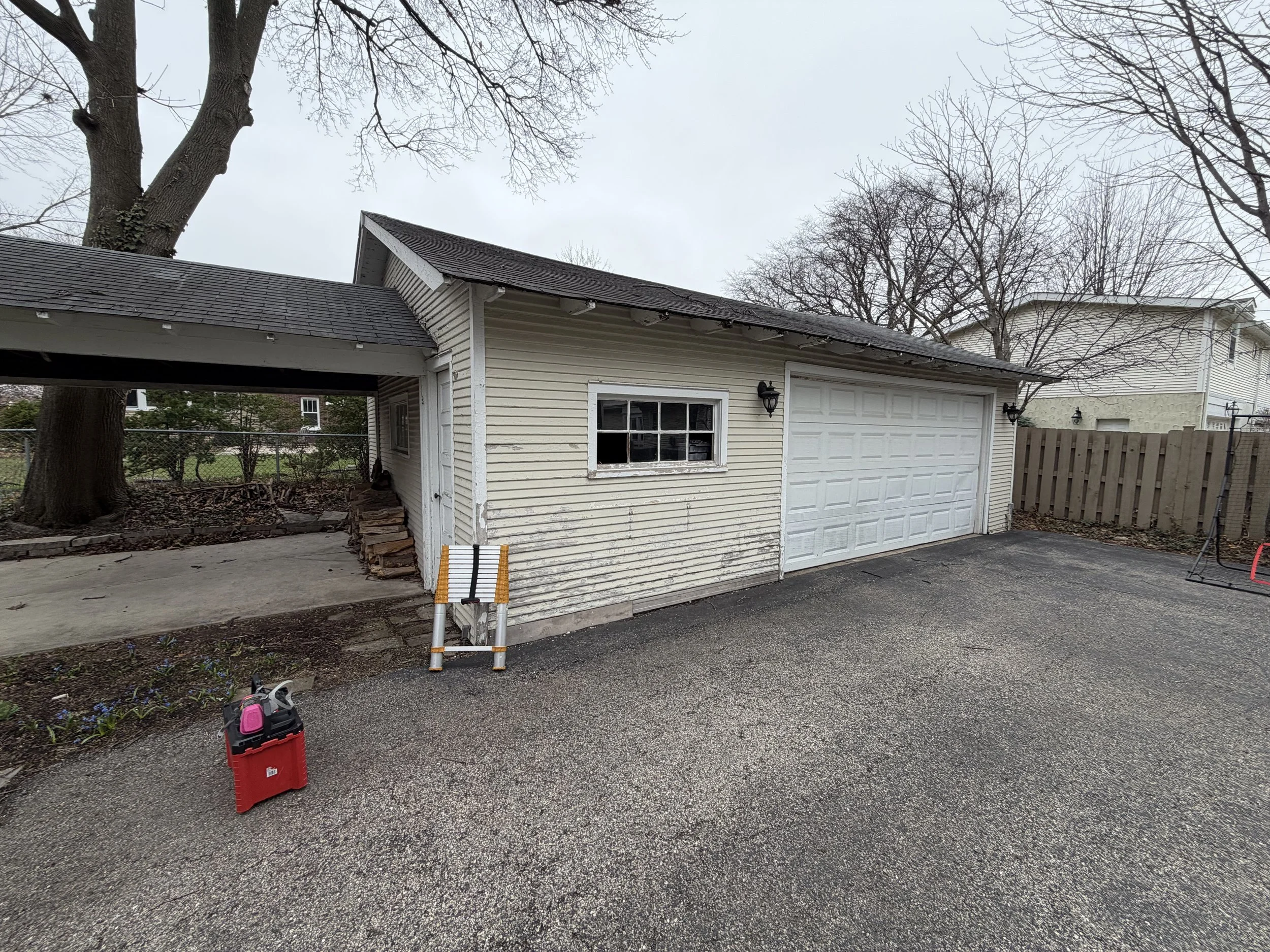 Garage Demolition Inspection – Arlington Heights, IL
Detached garage evaluated prior to demolition and removal.