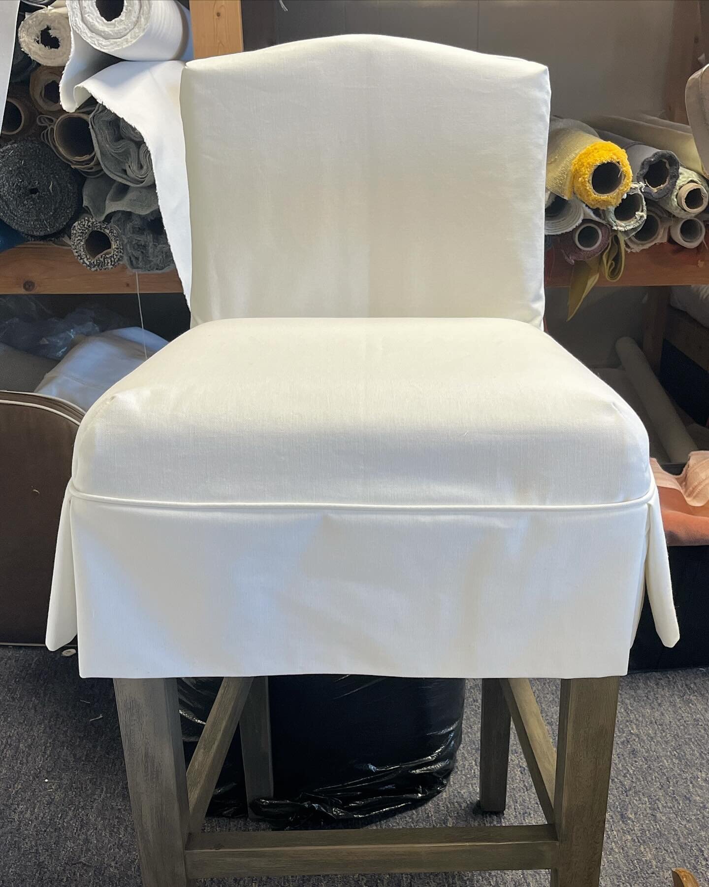 A simple barstool slipcover elevated by a self-welt and pleat details. Made from our stock white cotton canvas. This fabric is durable and can withstand regular washing. 
&bull;
&bull;
&bull;
&bull;
&bull;
&bull;
&bull;
#austininteriors #customworkro