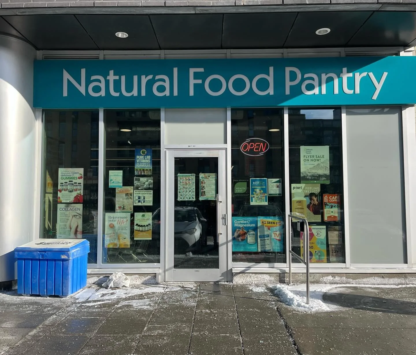 Did you know you can find our dips and fresh pestos at all @naturalfoodpantry locations? Here we&rsquo;re visiting the Westboro location 😍