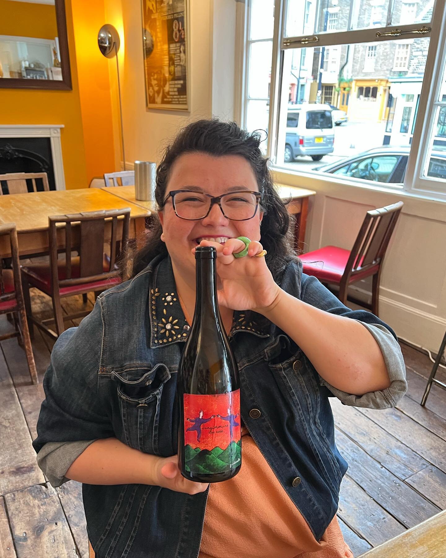 Adriana is very happy to see and try her friend Sonia&rsquo;s wine here at Bottega! Jung&igrave;mmune by @gustinellawine from Maletto, on the slopes of Etna 🌋 all the way to Margate 🌊

#margate #bottegacaruso #etnawine #vinodiconfine #gustinella #g