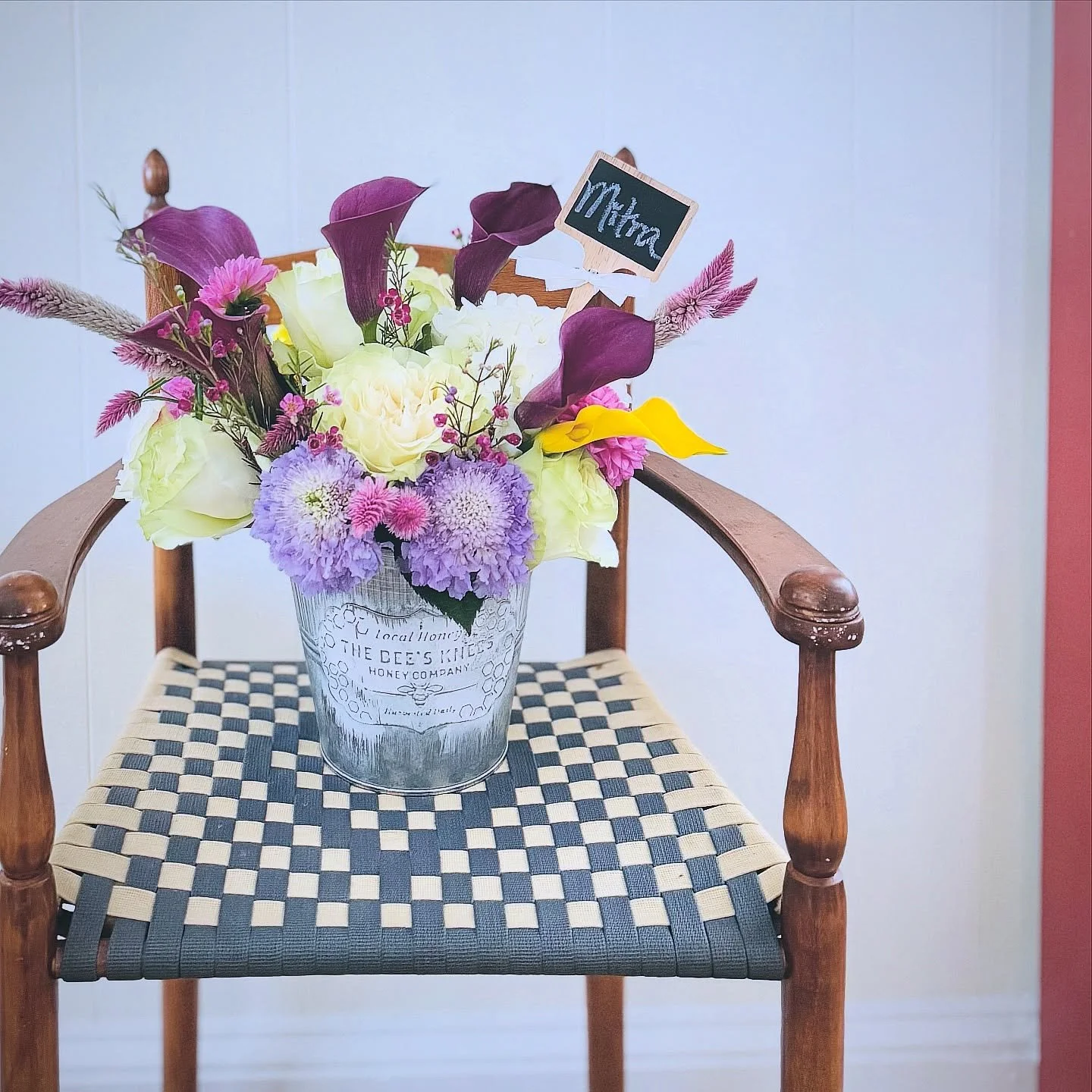 From Whimsical to Elegant, we got something for your loved ones! 
#sweetfloweromine 
#bostonflorist #brightonmaflorist #brooklineflorist #shoplocal #womenownedsmallbusiness #asianownedsmallbusiness