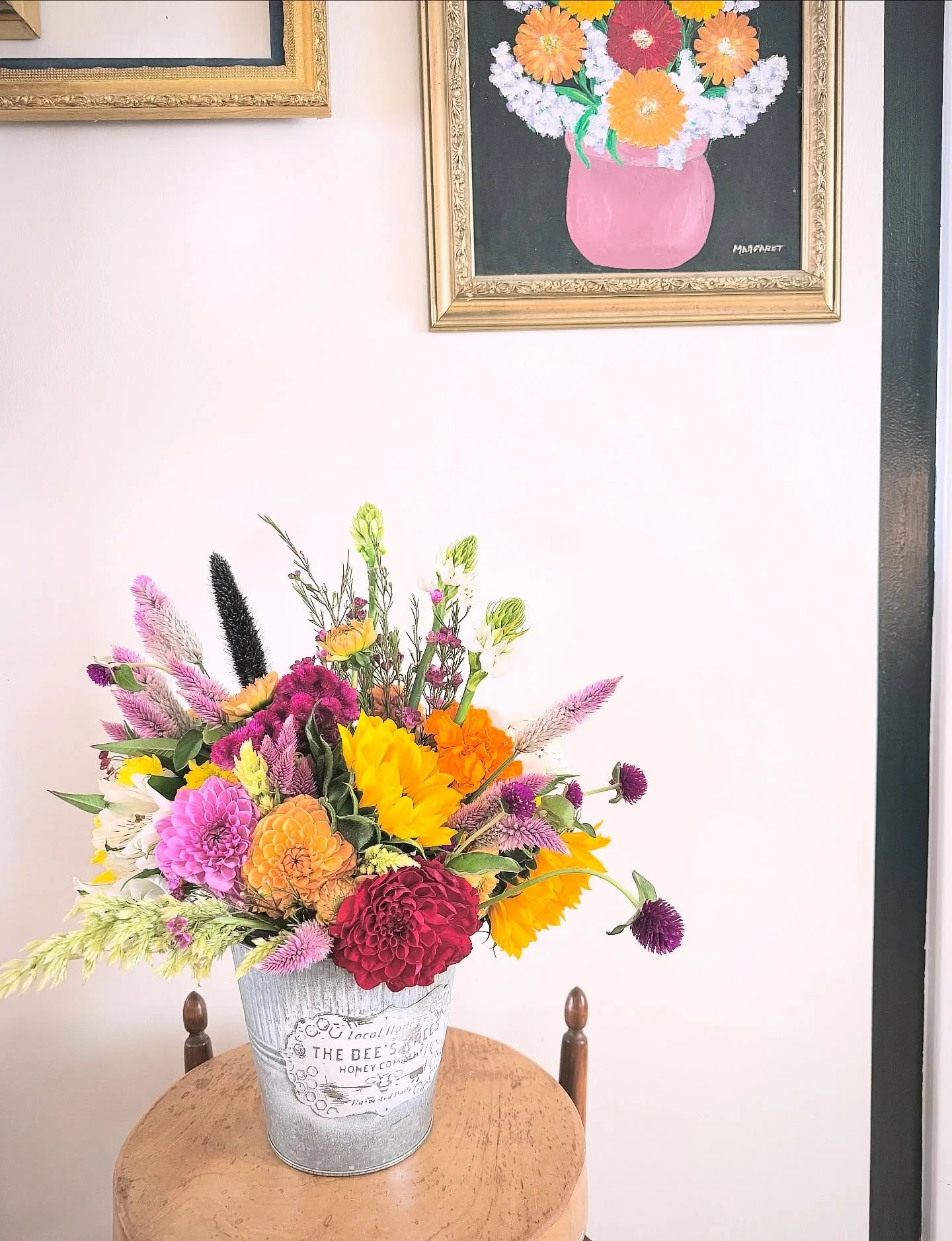 LIFE IMITATES ART? Today&rsquo;s Thank You bouquet Delivered! 
#sweetfloweromine 
#dahlia 
#bostonflorist #brightonmaflorist #brooklineflorist #shoplocal #womenownedsmallbusiness