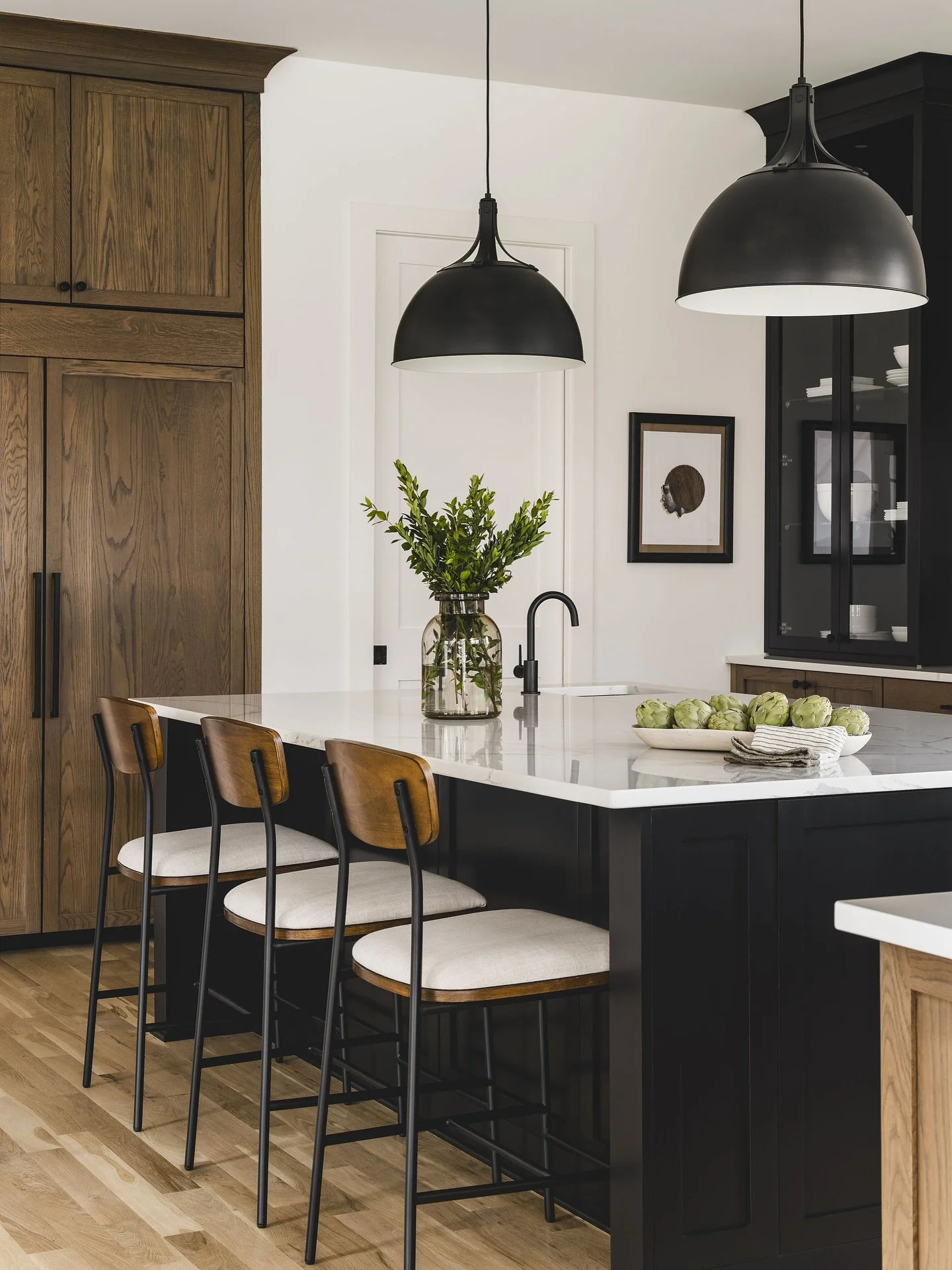No Hocus Pocus here - just a few of our moodier (and for today, spookier) spaces! 👻 🐈&zwj;⬛ 🧙🏻 🎃 

Happy Halloween! 🧡

📷: @tiffanyringwald 
👷🏻&zwj;♂️: @keenbuildingco // @nordicbuilders 

Black Kitchen Island | Black Bathroom Tile | Black In