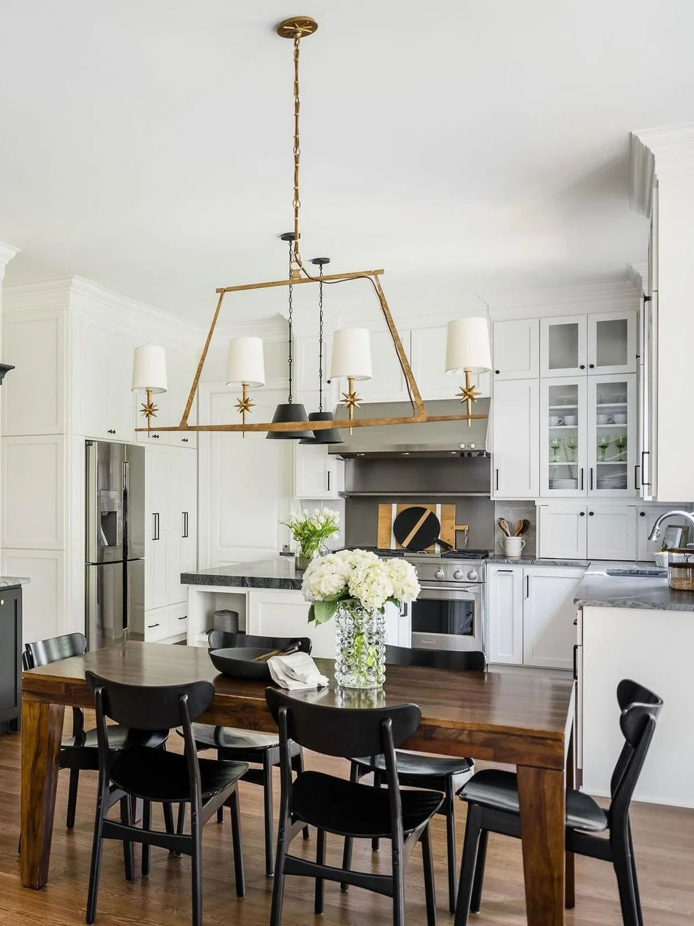 It&rsquo;s the biggest week of the year for dining spaces so we&rsquo;ve compiled a few to get you inspired! 💫

Which one is your dream space? 

📷: @tiffanyringwald 
👷🏻&zwj;♂️: @watershedbuilders, @arcadiahomesinc 

Charlotte Interior Designer | 