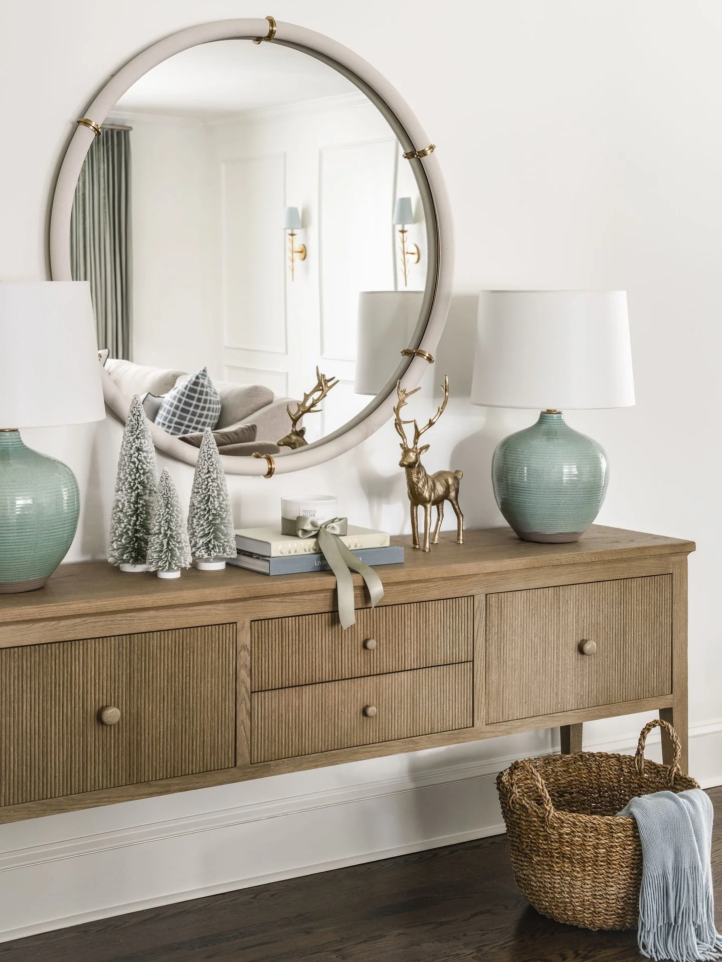 Simple seasonal swaps make all the difference! Swipe to see the small changes we made to make this space to feel holiday ready. 🪄

📷: @tiffanyringwald 
🏠: @pfahlarchitects 

Simple Holiday Decor | Charlotte Holiday Decorations | Transitional Holid