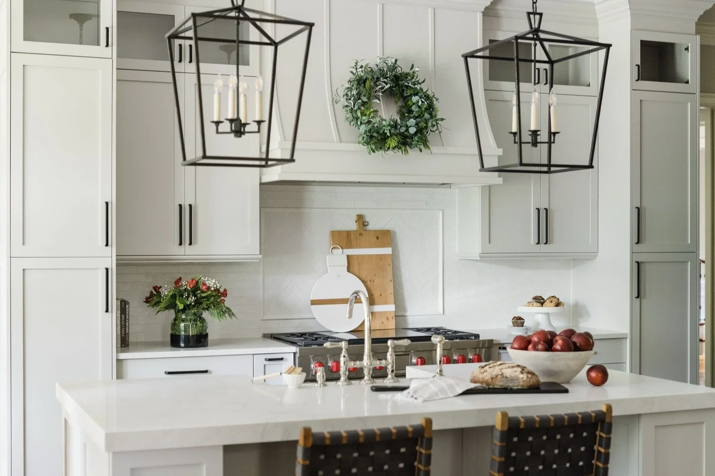 The big day is a week away&hellip;let the holiday baking commence! 🍪🥐🥧

What are you baking this year? We always love a good Christmas cookie! 🥰

📷: @tiffanyringwald 
👷🏻&zwj;♂️: @watershedbuilders 

Charlotte Holiday Decorations | Transitional