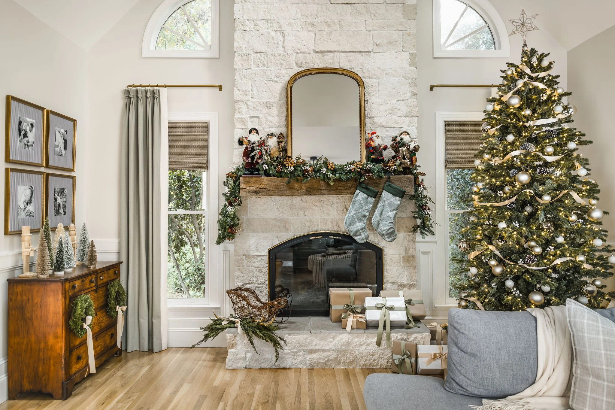 Merry Christmas and Happy Holidays! Warm wishes from the Delphinium Design team.🎄❤️✨

📷:@tiffanyringwald