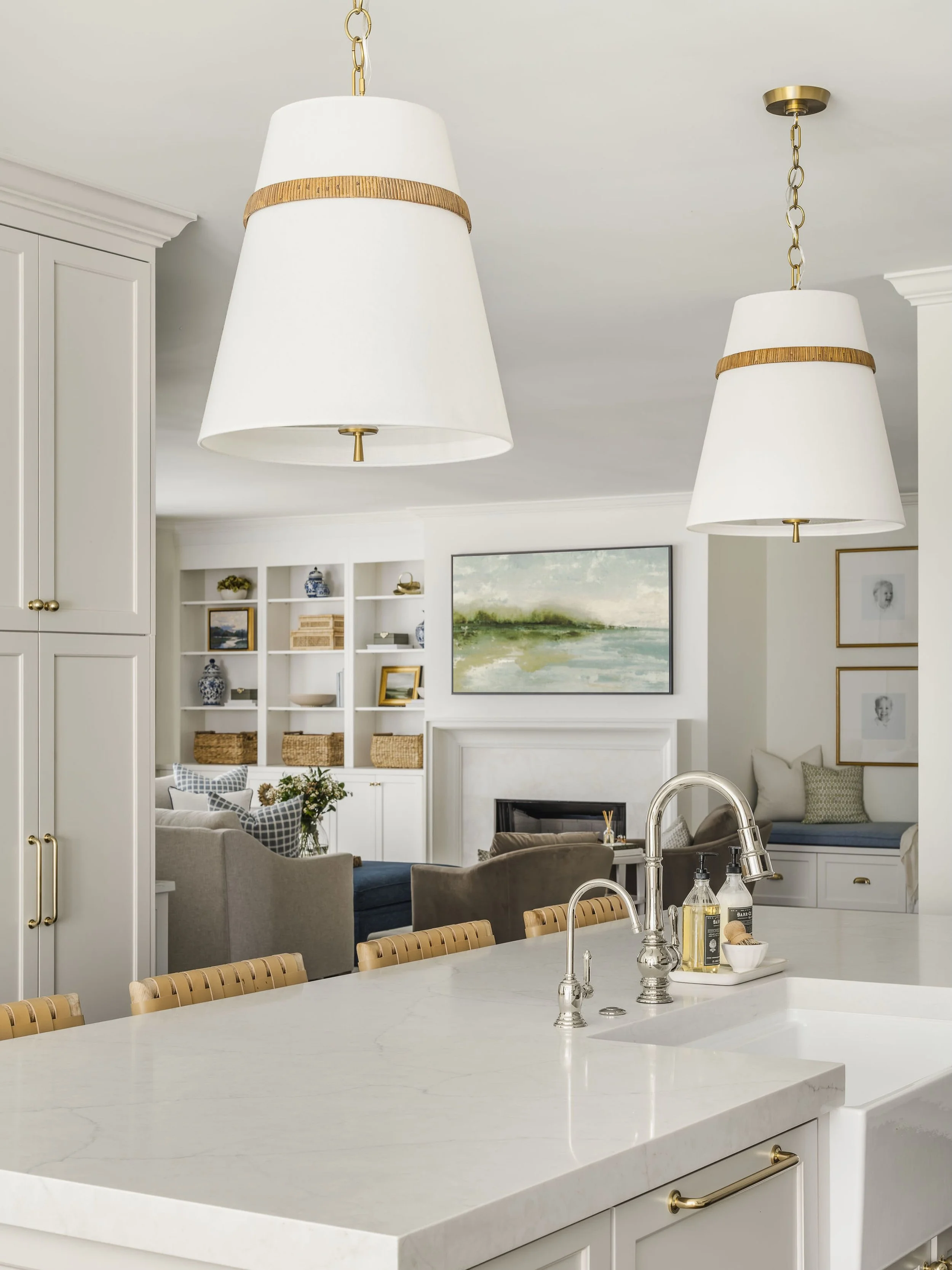 A touch of texture in the pendant lighting brings added warmth to our #MadeInMontibello project We love this small, yet impactful detail.

📷: @tiffanyringwald 
🏠: @pfahlarchitects 

Charlotte Interior Designer | Charlotte Interiors | Charlotte Home