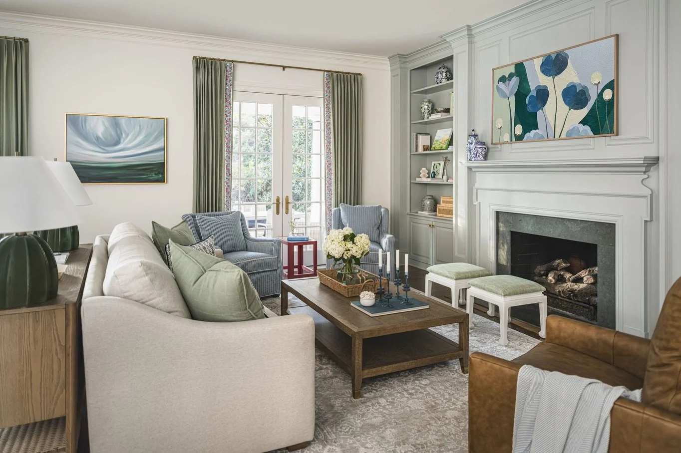 A little paint and a whole lotta love went into transforming #TheFoxcroftEdit living room. 🥰

Swipe to see the before &rarr;

📷: @tiffanyringwald 
👷&zwj;♂️: @nordicbuilders