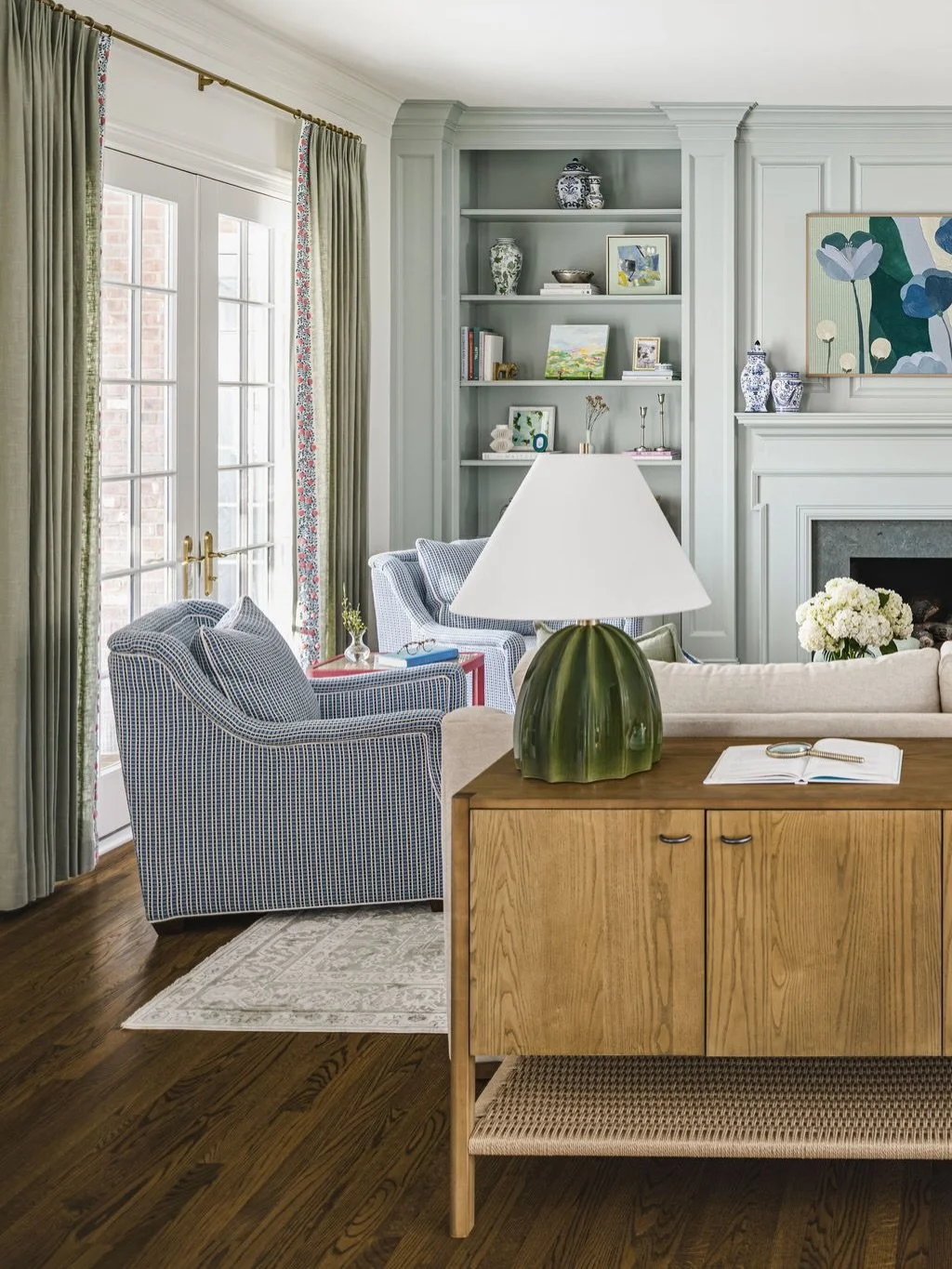 Talk about having fun furnishing #TheFoxcroftEdit living room.🤩

When we spotted the patterned pair of blue-and-white chairs at market, we knew we needed to include them in this space! 

Pops of pink come through in the custom-painted side tables an
