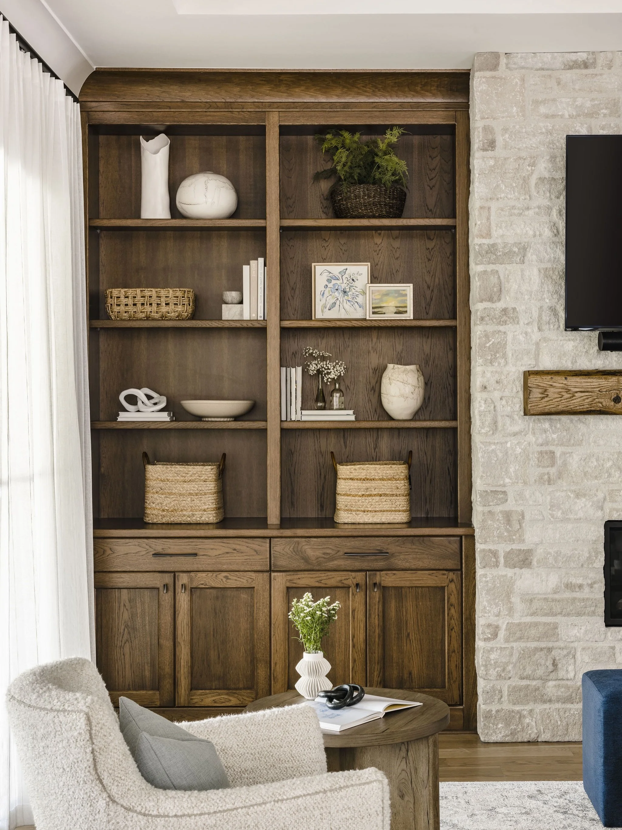 What&rsquo;s a shelfie?

Think of it as a snapshot of a thoughtfully styled bookshelf or built-in, layered with books, art, and collected pieces that come together to tell a story.

At our #LifeOnLongview project, we had the chance to create two of t