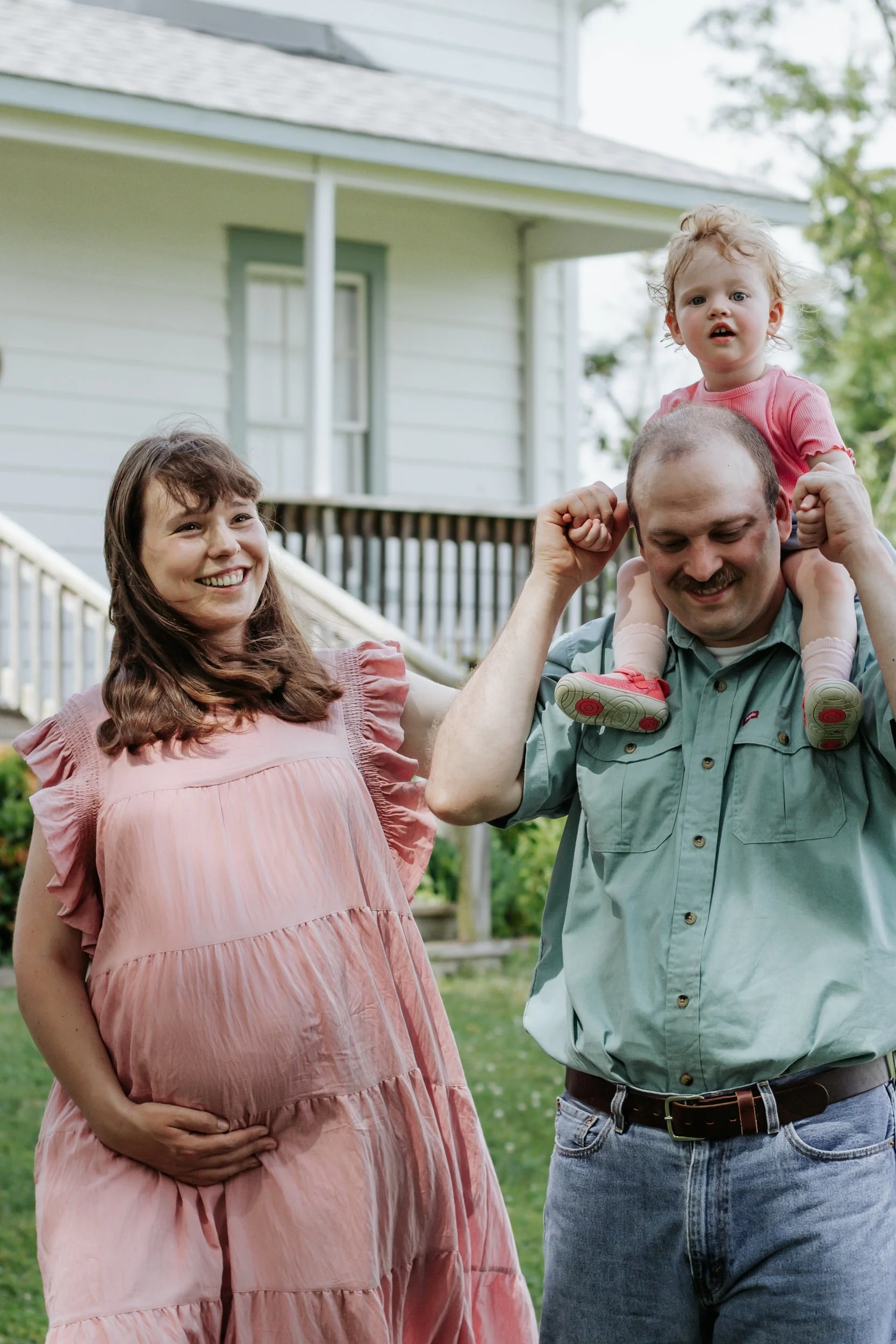 maternity photos Uxbridge ontario at the uxbridge historical centre