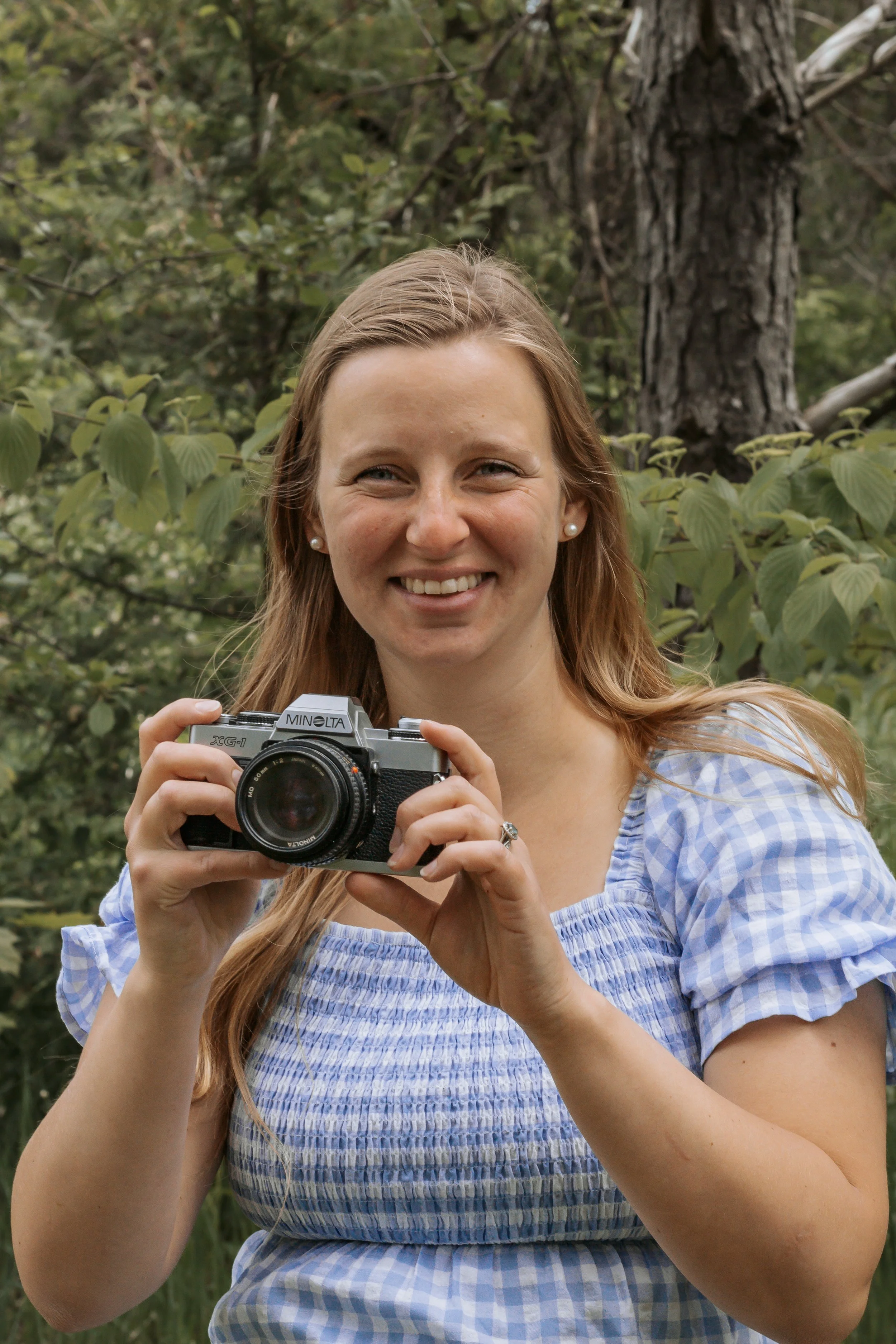 Micaela Bouwmeister Family Photographer in Uxbridge Ontario offering maternity, lifestyle newborn and family photoshoots