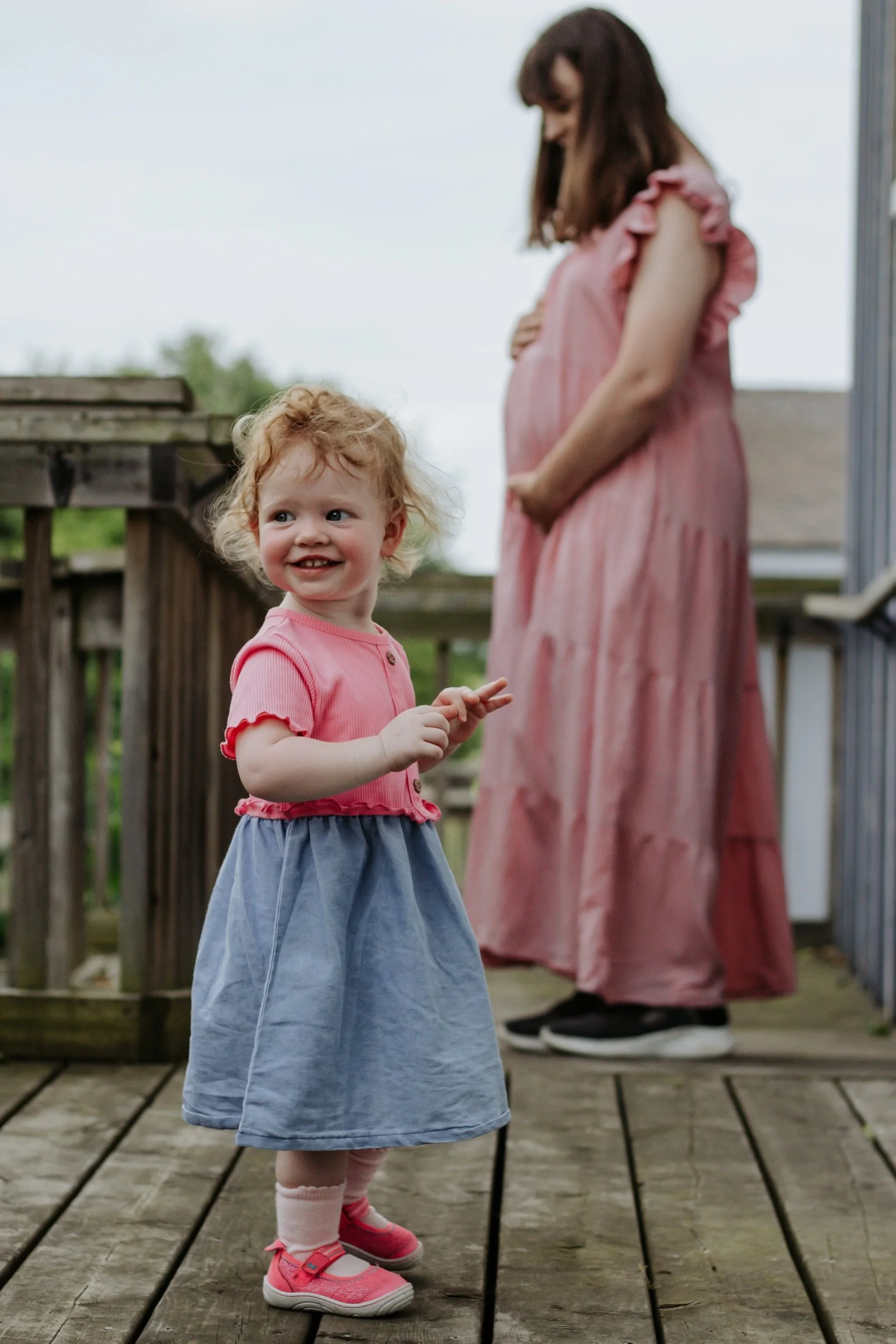 maternity photos Uxbridge ontario at the uxbridge historical centre